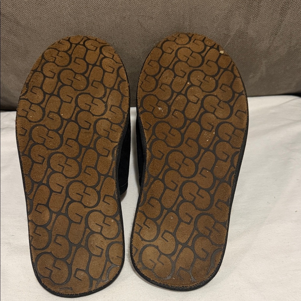 UGG Black and Cream Shearling Slippers - Picture 5 of 5